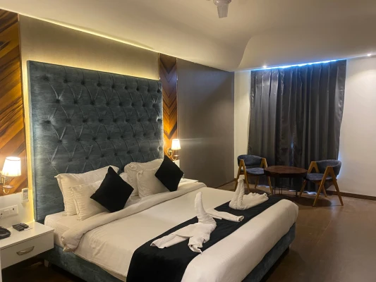 hotel with bar in bhoopatwala, haridwar - dls ganga bliss