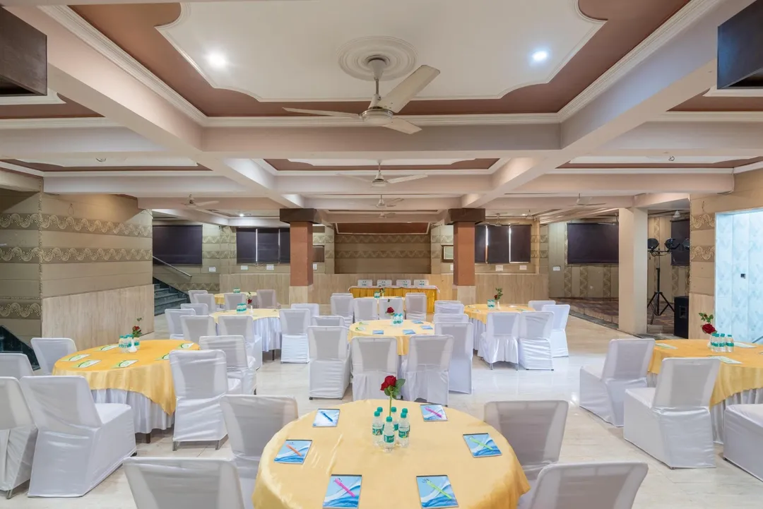hotel near haridwar railway station - dls park grace