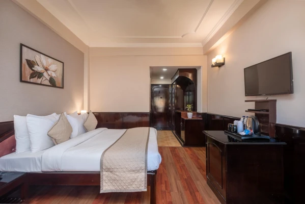 hotel with banquet hall in motichur, haridwar - dls park grace