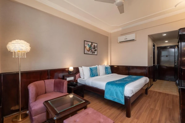 hotel with bar in motichur, haridwar - dls park grace