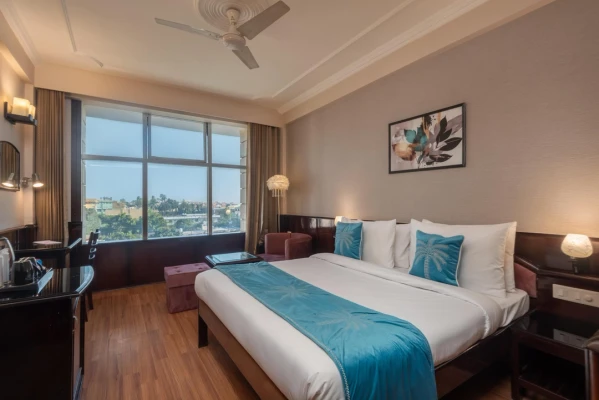 hotel with free parking in motichur, haridwar - dls park grace