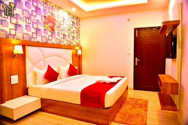 hotel with free parking in sharadha puram colony, haridwar - hotel elgrovia