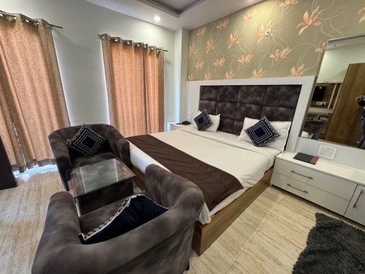 hotel near haridwar airport - hotel elgrovia