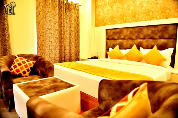 hotel with party hall in sharadha puram colony, haridwar - hotel elgrovia