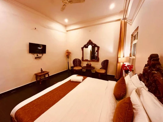 hotel with free parking in bhoopatwala, haridwar - hotel ndbl near hari ki pauri
