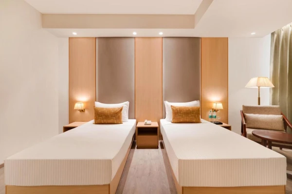 hotel with party hall in naya gaon, haridwar - lemon tree hotel haridwar