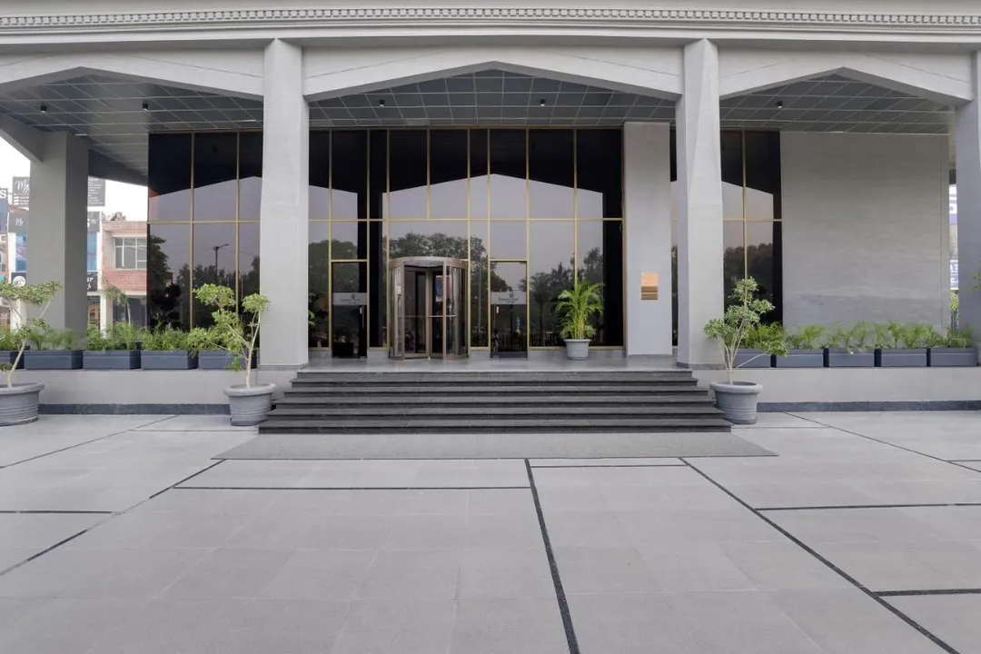 lajpat nagar, hisar hotel booking - lemon tree hotel hisar