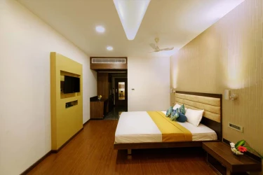 Hotel with party hall in station road, hospet - hotel priyadarshini pride