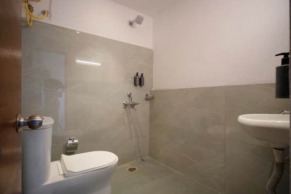 hotel near hyderabad airport - beestay hotels financial district