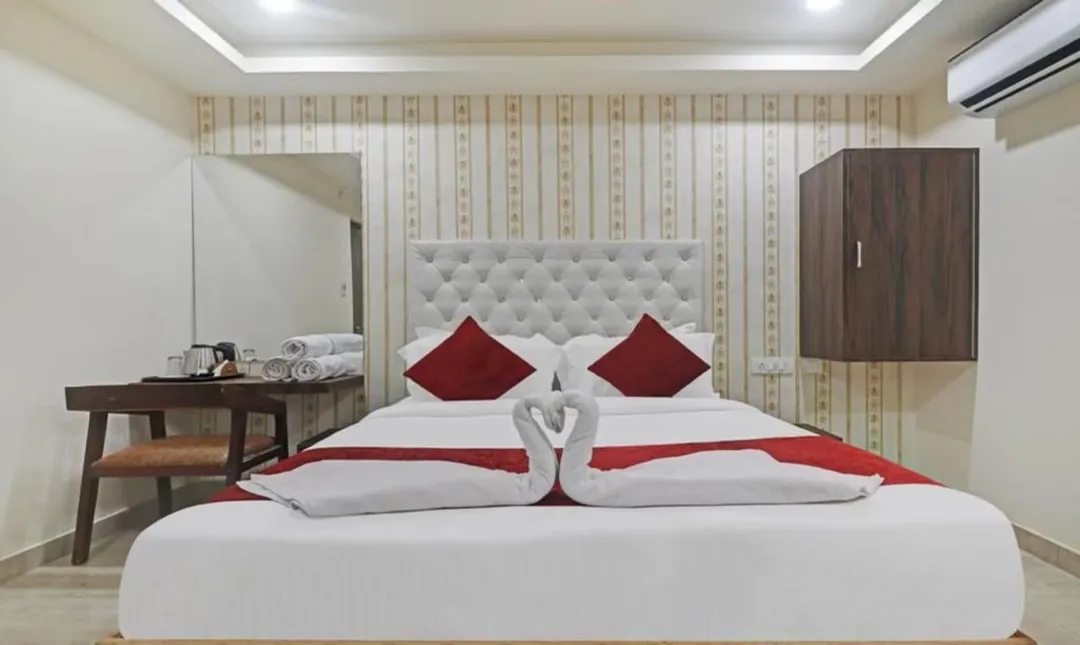 hotel with bar in ameerpet, hyderabad - hotel br classic