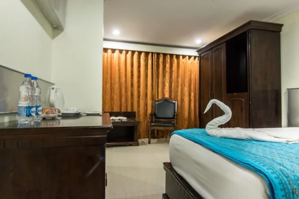 hotel with banquet hall in basheer bagh, hyderabad - hotel central park