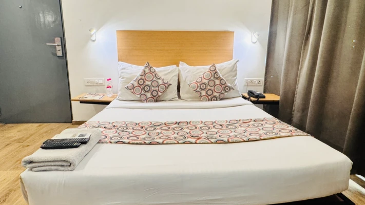 luxury hotel in hotel cinco prime -premium rooms hyderabad