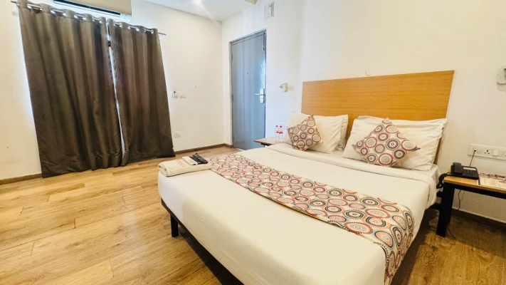 romantic hotels in hotel cinco prime -premium rooms hyderabad