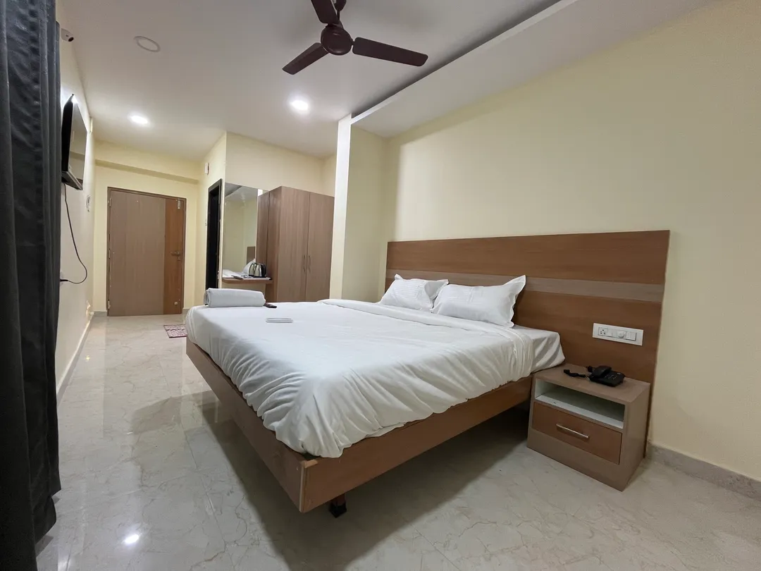family hotel with pool in musheerabad, hyderabad - hotel elite swagath grand