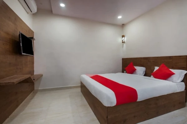 hotels for unmarried couples in hotel holiday hyderabad