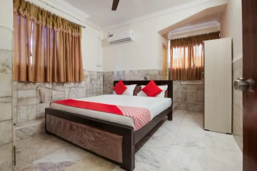 cheap and best hotels in hotel holiday hyderabad