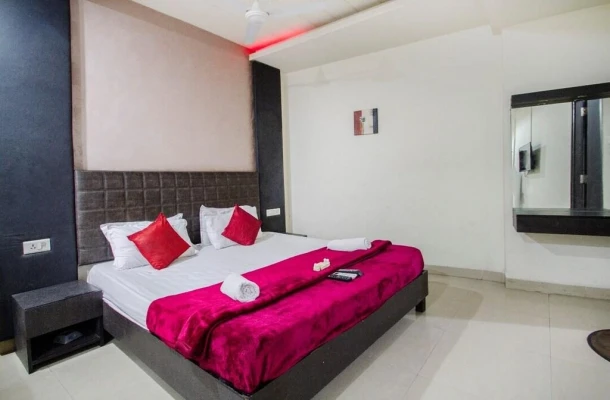 hotel with meeting room in jubilee hills, hyderabad - hotel sai manikanta grand