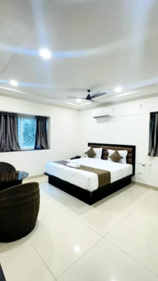 hotel with swimming pool in hitech city, hyderabad - innzoy comforts hitech city