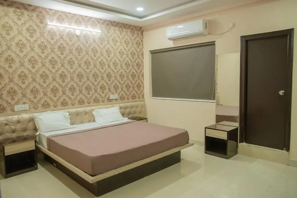 hotel with gym in madhapur, hyderabad - iris atnest