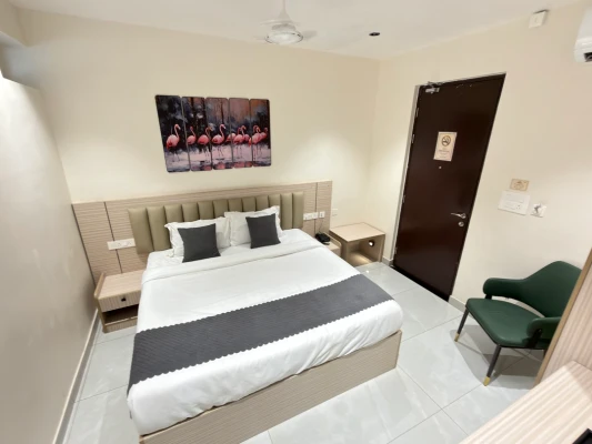 hotel with bar in serilingampalle, hyderabad - isha - luxury rooms