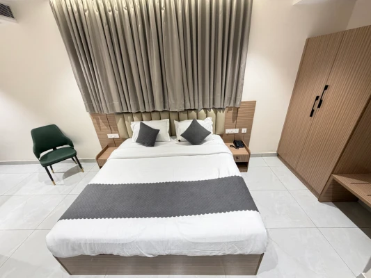 hotel in serilingampalle, hyderabad for family - isha - luxury rooms