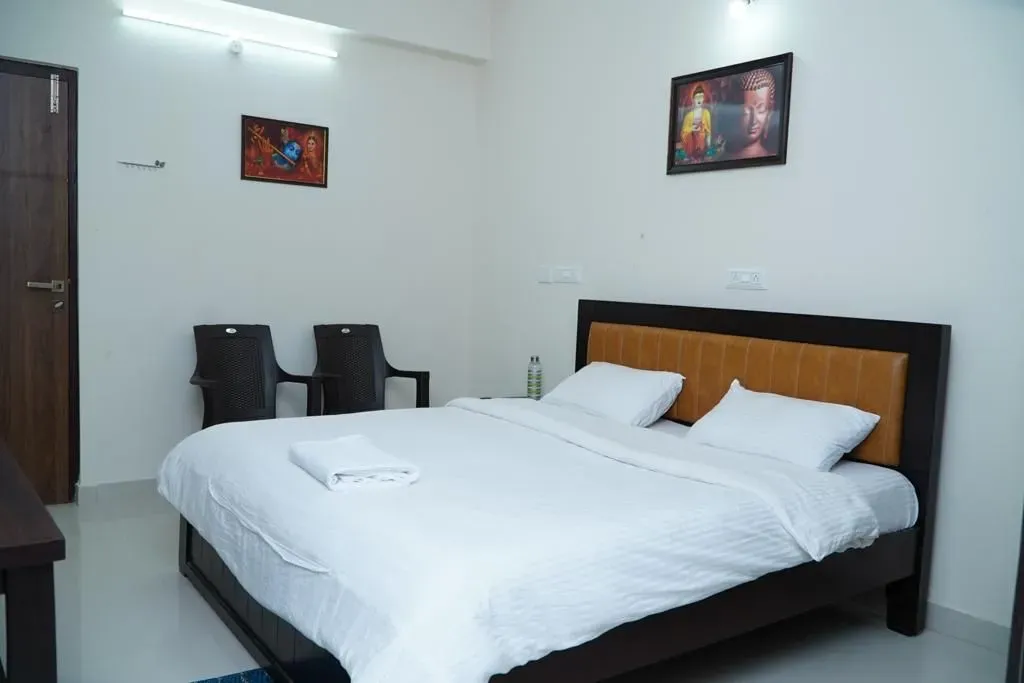 day time hotels in kundhana grand guest house hyderabad