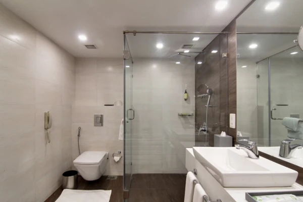 hotel with bar in banjara hills, hyderabad - lemon tree hotel banjara hills hyderabad