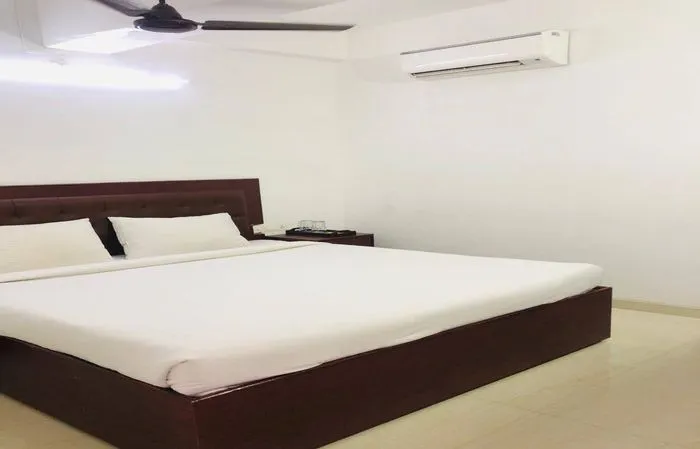 hotel near hyderabad railway station - limestone luxury rooms