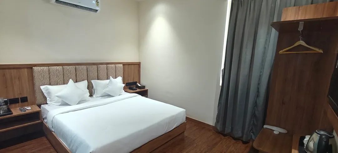 best hourly stay in monarch montvert hitech city hyderabad hyderabad