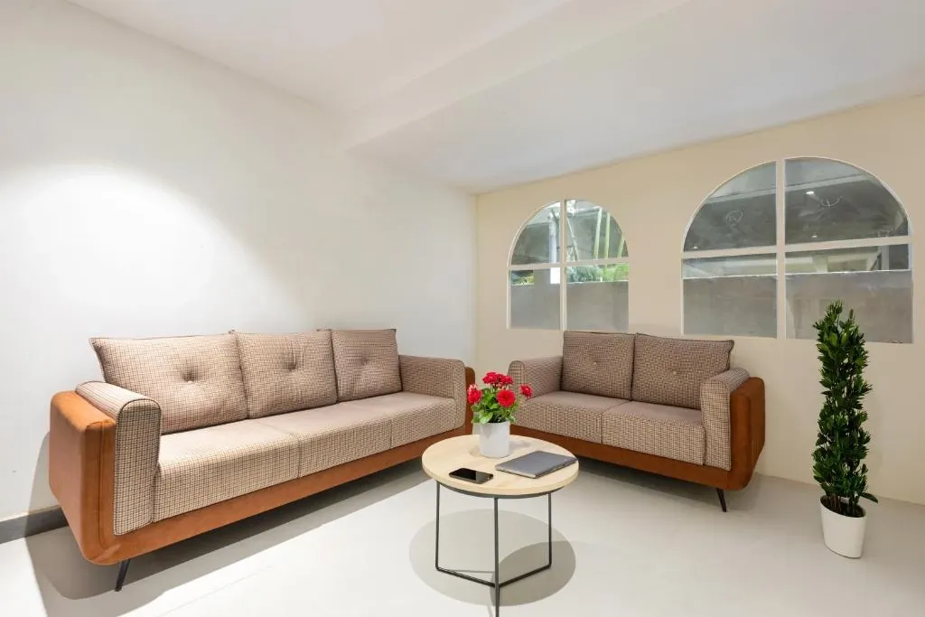 tourist hotels in monday hotels & suites madhapur hyderabad