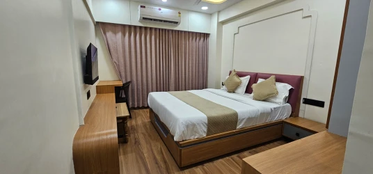 tourist hotels in prestige lake ridge hyderabad