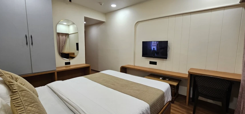 3 star hotel in madhapur, hyderabad - prestige lake ridge