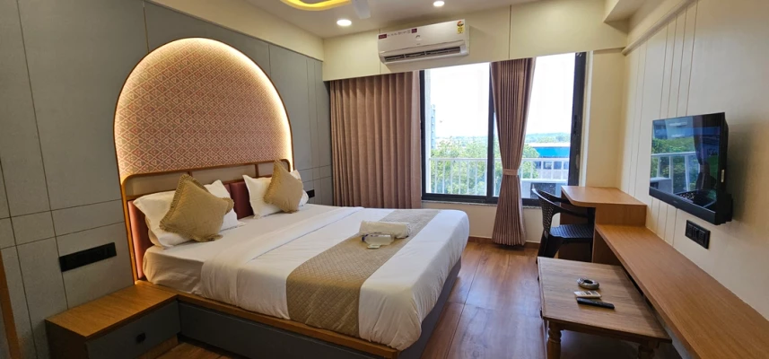 5 star hotels in prestige lake ridge hyderabad