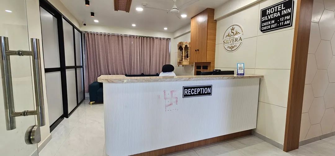 5 star hotels in prestige lake ridge hyderabad