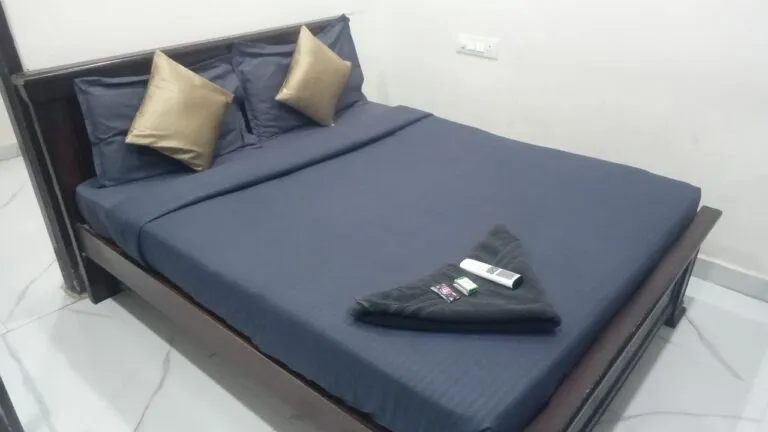 service apartment in madhapur, hyderabad for unmarried couples - rr grand stay