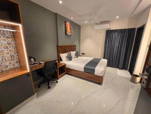 hotel with swimming pool in gachibowli, hyderabad - skyview boutique hotel