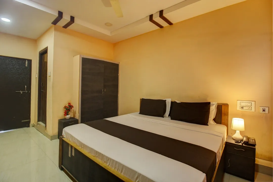 4 star hotels in sri sai balaji lodge hyderabad