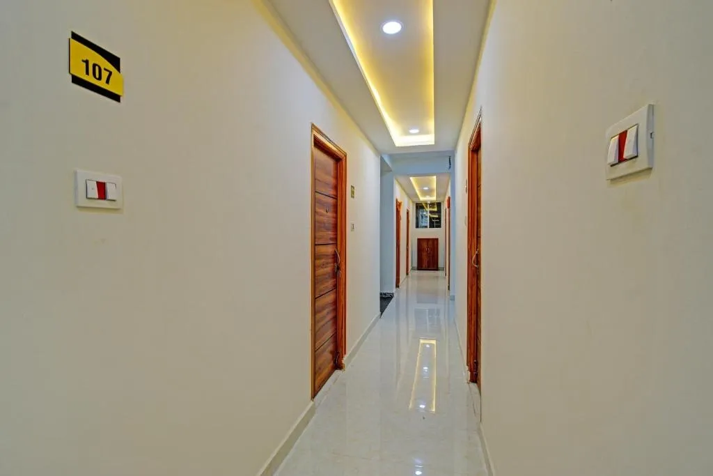 business travel hotels in super collection o central university kondapur hyderabad