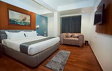 hotel with bar in madhapur, hyderabad - the hoften eastin hotel hyderabad