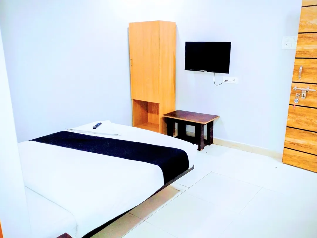 best cheap hotels in the royel stay in hyderabad