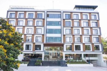 family hotel with pool in nanakramguda, hyderabad - trunkand trolley  - a boutique hotel