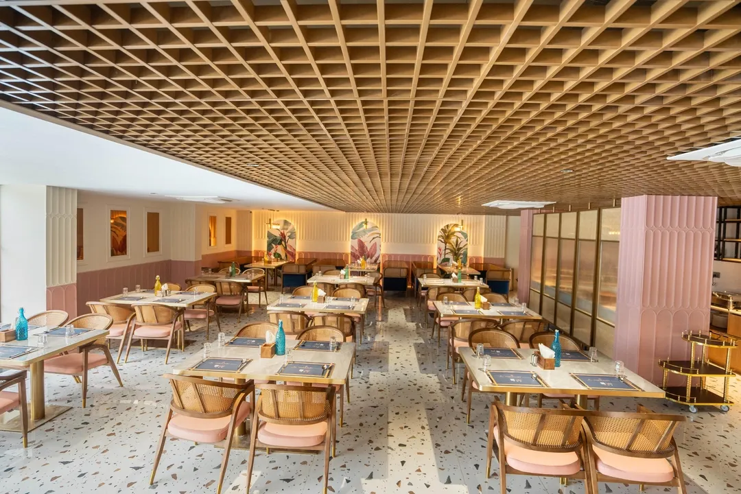 hotel with bar in nanakramguda, hyderabad - trunkand trolley  - a boutique hotel