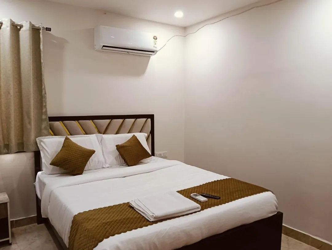 hotel with gym in kamala nagar, hyderabad - vaaraahi hotel