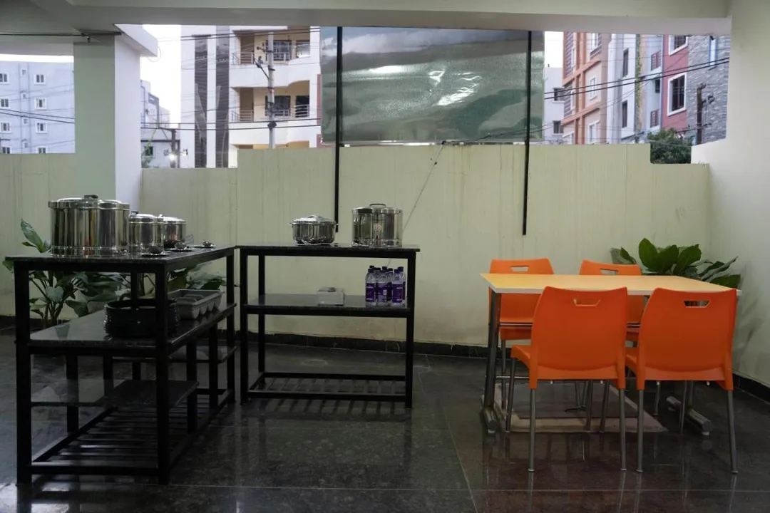 budget hotels in yellow bells gachibowli hyderabad