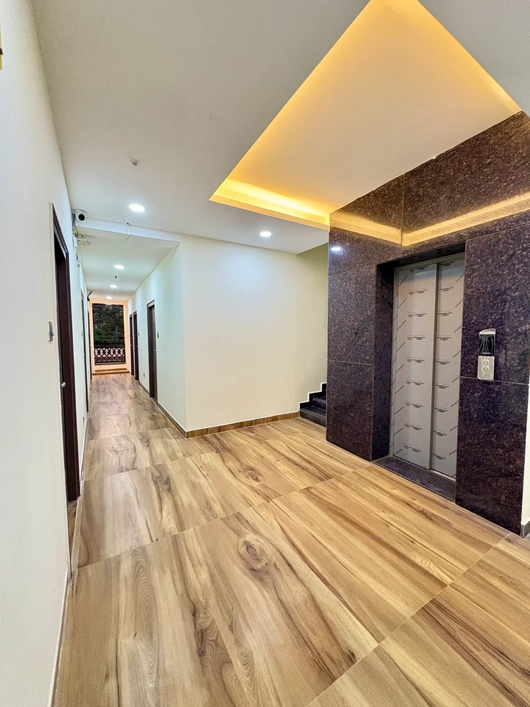 flexible hotel booking in yellow sapphire hotel dlf cyber city hyderabad