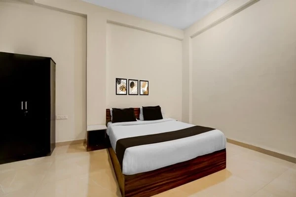 book hotels in aayansh hotel indore