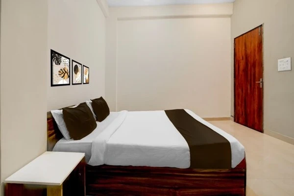 best 24 hours check in hotels in aayansh hotel indore