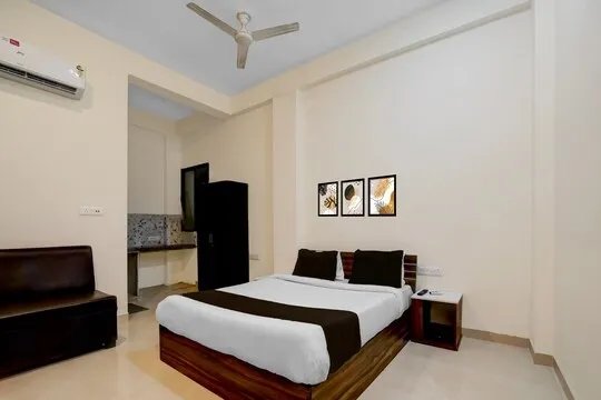 hotel in bombay hospital square ring road, indore for couples - aayansh hotel