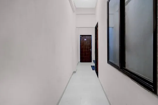 hotel with free parking in bombay hospital square ring road, indore - aayansh hotel