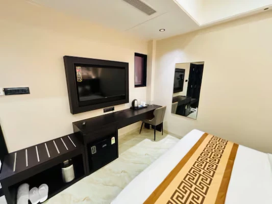 hotel with free parking in scheme 78, indore - atlas hotel by rcj